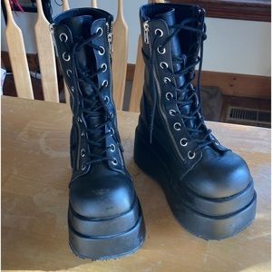 Demonia platform boot